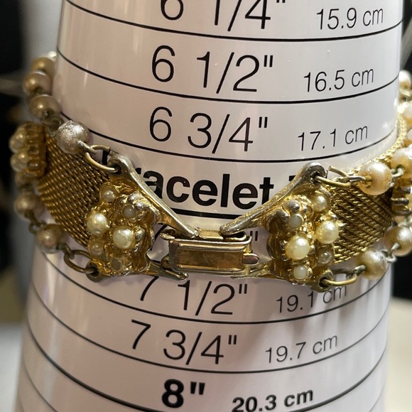 Antique Mesh Bracelet Seed Pearls In A Gold Tone Size 7 mesh is 1/2” Beautiful. - Picture 8 of 12